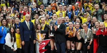 cev-sampiyonlar-ligi-sampiyonu-vakifbank-kupasina-kavustu-1777842515438.jpeg