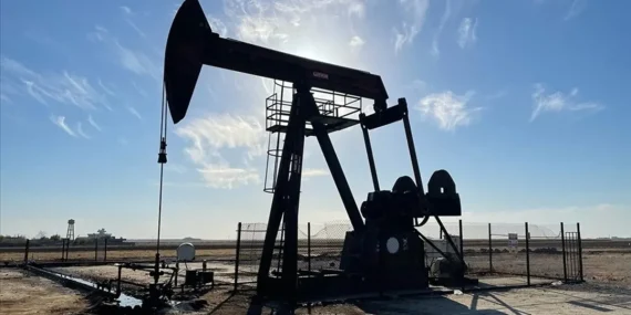 dunyanin-en-buyuk-ihracatcisina-petrol-soku-5-ayda-335-milyar-dolar-eridi-1778064791063.jpg