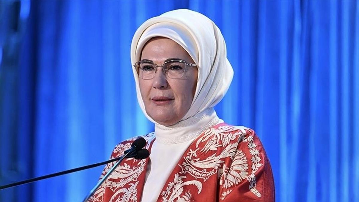 emine-erdogandan-anlamli-656_2-41.jpg