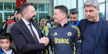 fenerbahce-kafilesi-konyaya-ulasti-1778264452309.jpeg