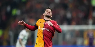 galatasarayin-eski-yildizi-mertens-ve-ailesi-istanbula-geldi-1778173544249.jpeg