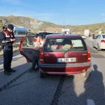 irmak-virajinda-kaza-3-yarali-1777628713416.jpg