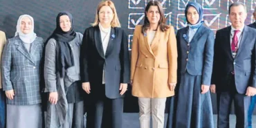 kadinlar-hem-iste-hem-evde-uretiyor-1777571150383.jpeg