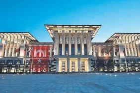 kuresel-barisin-kalbi-kulliyede-atacak-1778357921058.jpeg