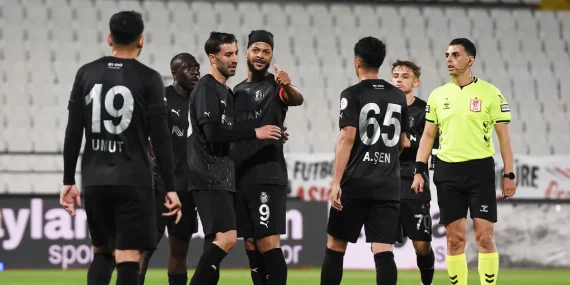 manisa-fk-son-haftada-sakaryasporu-farkli-gecti-1777661429011.jpg