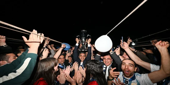 super-lige-yukselen-erzurumspor-fk-basarisini-kutladi-1778183560209.jpeg