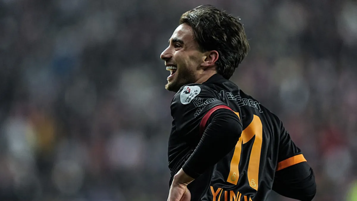 yunus-akgun-galatasaray-formasiyla-100-super-lig-macina-hazirlaniyor-1778230710996.jpeg